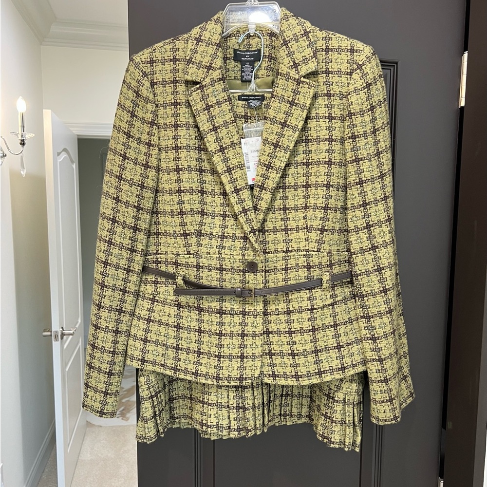 Women’s - Two Piece - Suit - Picture 10 of 15